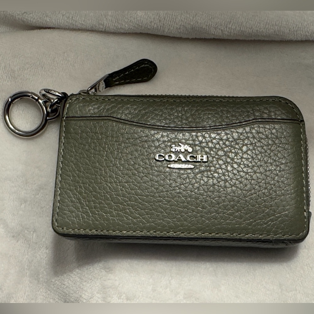COACH Multifunction Card Case in Sage Green Leather with Silver Logo